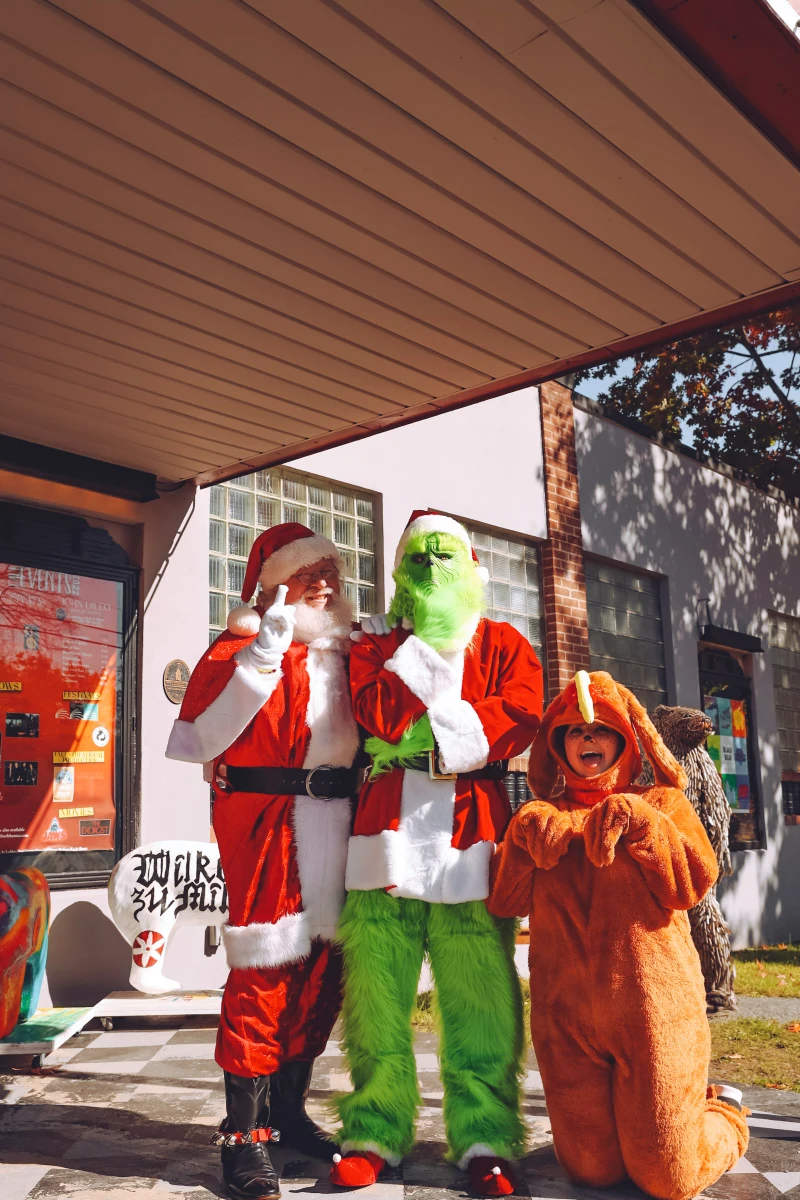 the grinch outside of milford theater